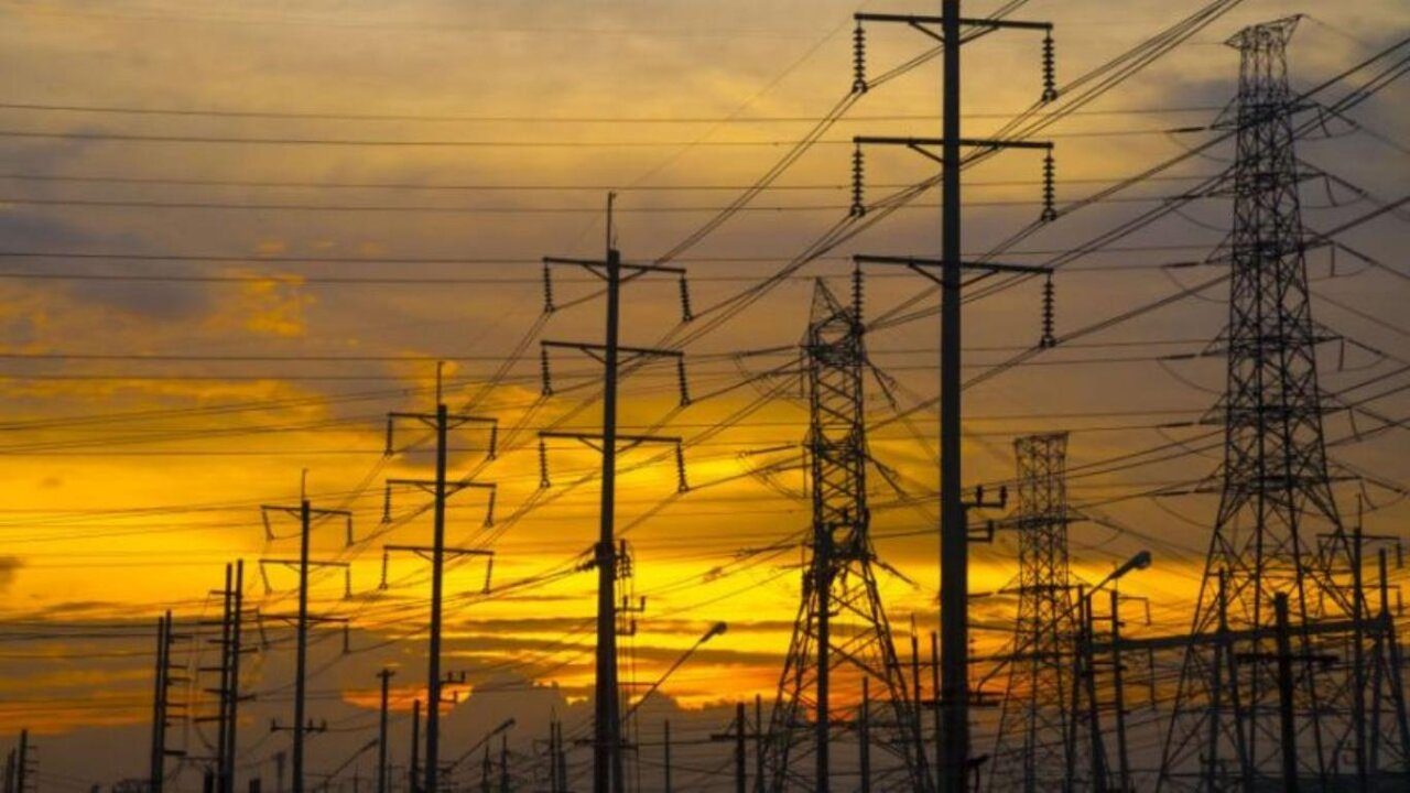 صرفه‌جویی ۱۳۰۰ مگاواتی ادارات در مصرف برق